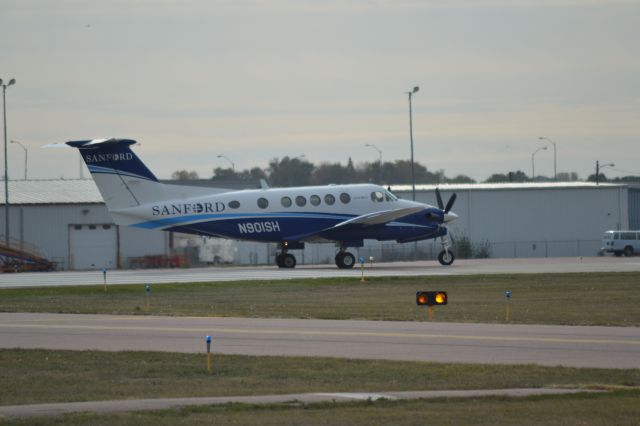 Beechcraft Super King Air 200 (N901SH) - Taking off on Runway 21 in FSD