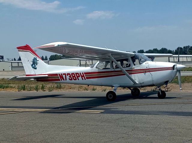 Cessna Skyhawk (N738PH) - Taxiing at Fullerton 