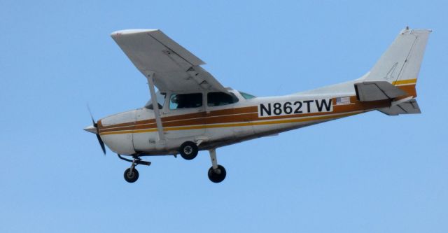 Cessna Skyhawk (N862TW) - About to touch down is this 1978 172N Skyhawk in the Winter of 2025.