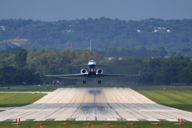 Gulfstream Aerospace Gulfstream IV (N1PG) - On a roiling hot, muggy summer afternoon, Gulfstream IV N1PG lifts it out of 21L at KLUK.