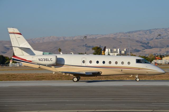 IAI Gulfstream G200 (N236LC)