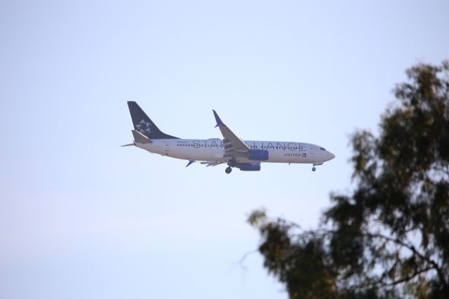 Boeing 737-800 (N14219)