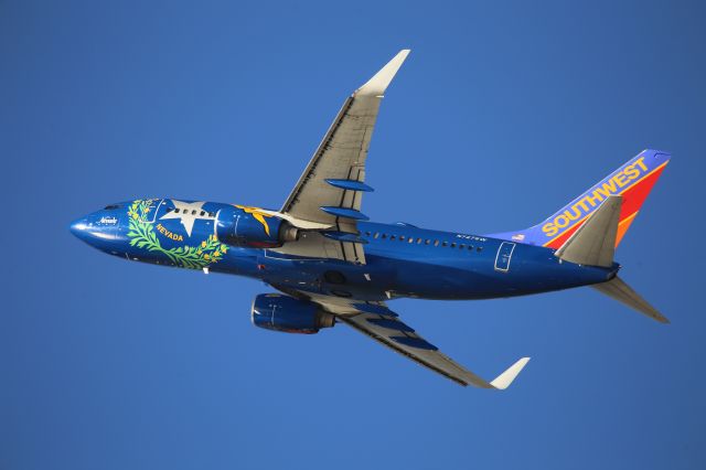 Boeing 737-700 (N727SW)