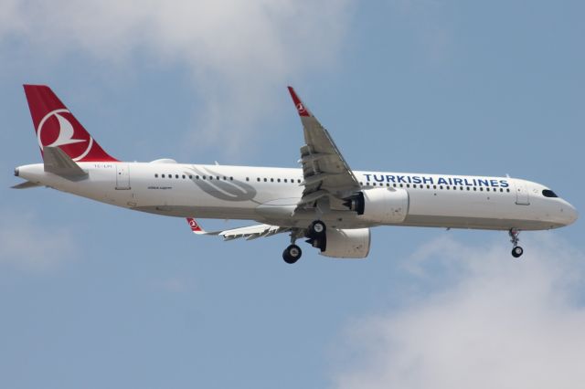 Airbus A321neo (TC-LPI)