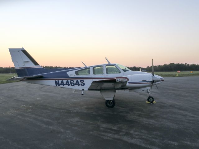 Beechcraft 55 Baron (N4464S) - 16 September 2015. A very nice Baron 55.