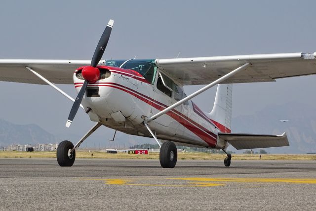 Cessna Skywagon 180 (N11HH)