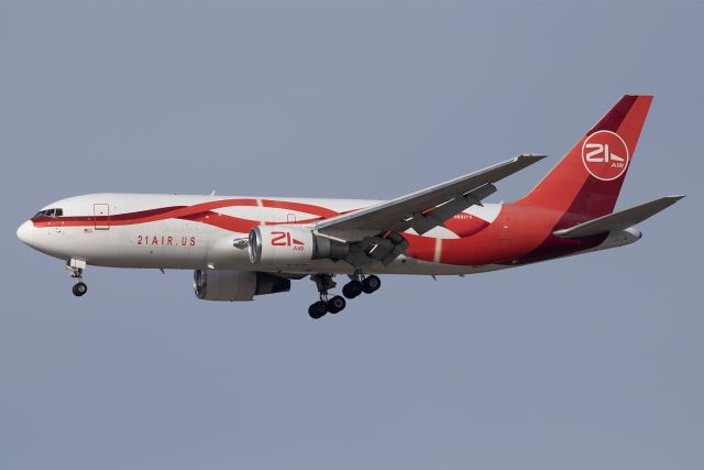 BOEING 767-200 (N881YV) - 2018 holiday cargo rush at DFW.