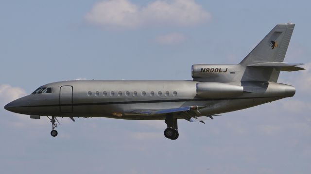 Dassault Falcon 900 (N900LJ) - Lebanon, TN -- N900LJ on final approach for runway 01, Lebanon Municipal Airport.