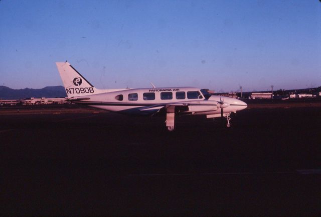 Piper Navajo (N7090B) - Panorama Air