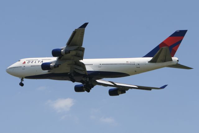 Boeing 747-400 (N664US) - May 29, 2010 - Jumbo arrived Detroit, flight from Tokyo Narita 