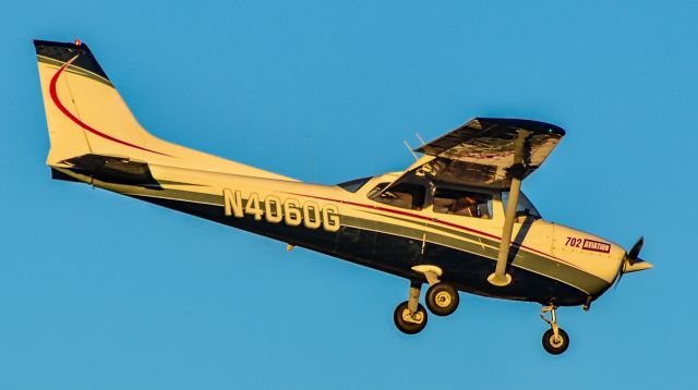 Cessna Skyhawk (N4060G) - N4060G Cessna 172M Skyhawk s/n 17264771 - North Las Vegas Airport  KVGTbr /Photo: TDelCorobr /November 19, 2024