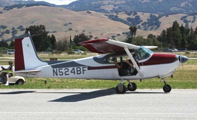 Cessna Skylane (N524BF)