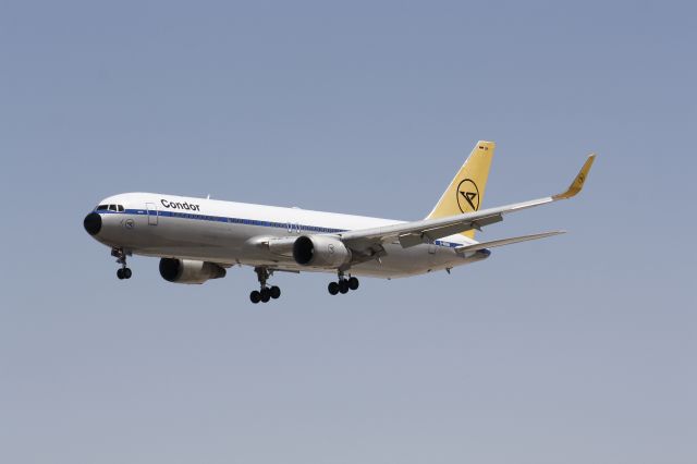 BOEING 767-300 (D-ABUM) - Condor retro livery landing Klas