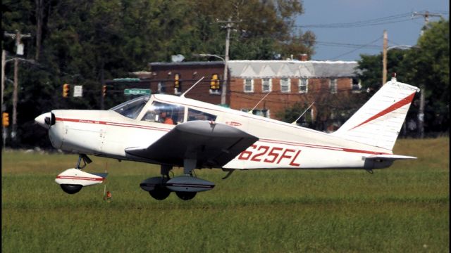 Piper Cherokee (N625FL) - Departing Runway 33 at Northeast Philadelphia Airport.