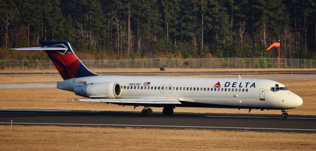 Boeing 717-200 (N937AT) - An angry puppy as seen from the top of the RDU parking deck, 1/22/18.