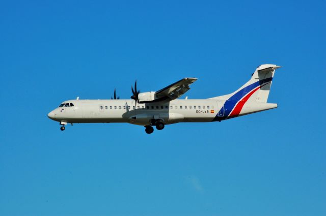 ATR ATR-72 (EC-LYB)