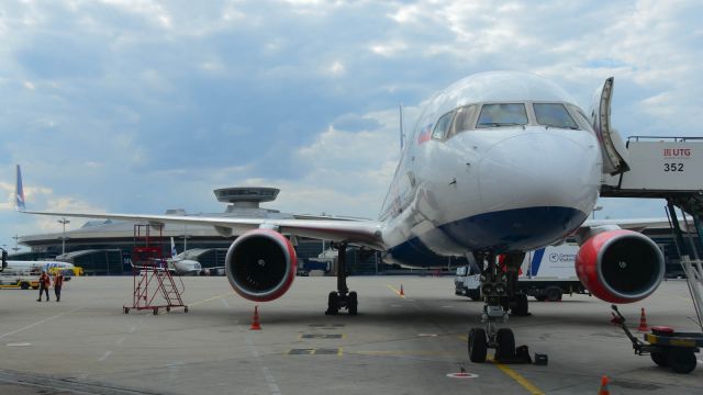 Boeing 757-200 (VQ-BKF)