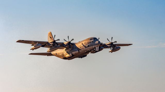 Lockheed C-130 Hercules (16-7108) - Jeez, they're easy to get sharp at 1/500th aren't they....  Must have accidentally changed the mode dial.  