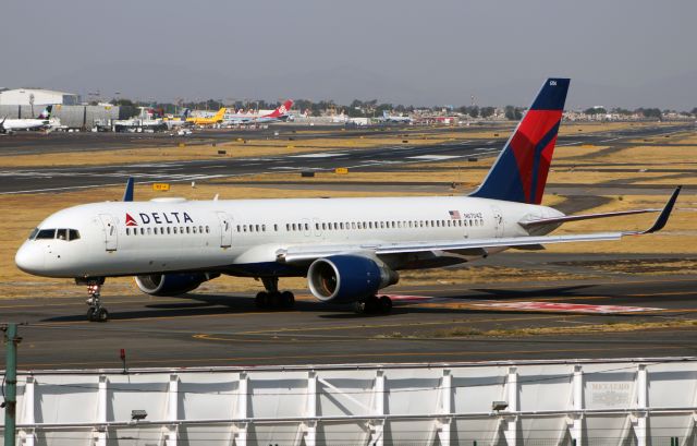 Boeing 757-200 (N6704Z) - Delta Air Lines / Boeing 757-232 /  MSN 30396 / N6704Z / MMMX 02/2021