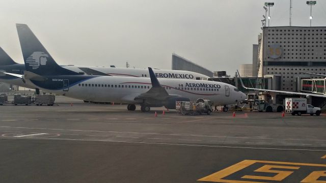 Boeing 737-800 (N861AM) - Aeromexico Boeing 737-800(N861AM) and Boeing 777(N774AM) 