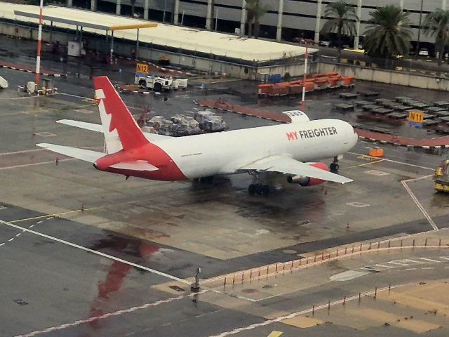 BOEING 767-300 (UK-67015)