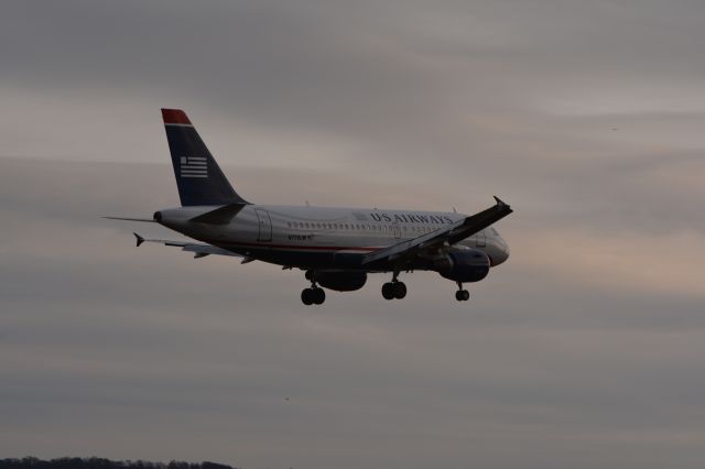 Airbus A319 (N770UW)