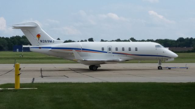 Bombardier Challenger 300 (N269MJ) - more photo at OPShots.net