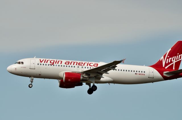 Airbus A320 (N631VA)