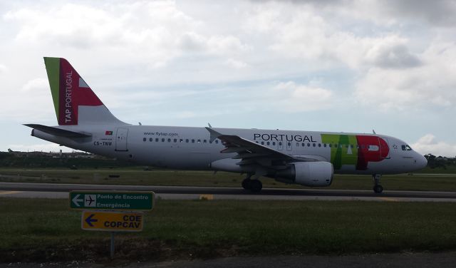 Airbus A320 (CS-TNW)