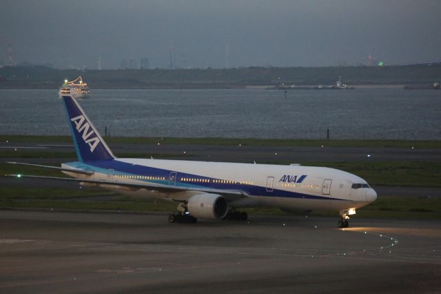 Boeing 777-200 (JA8198)