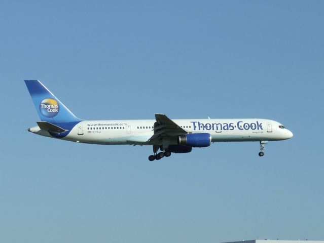 Boeing 757-200 (G-FCLI)