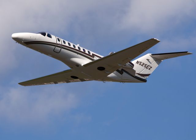 Cessna Citation CJ3 (N525EZ)