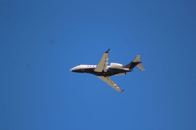 Bombardier Challenger 300 (N527FX)