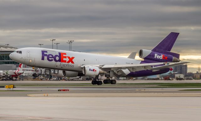 McDonnell Douglas DC-10 (N304FE) - FDX148 about to touch down on runway 33R, arriving from Memphis