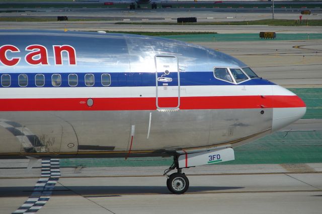 Boeing 737-800 (N826NN) - Perfect shiny and new!