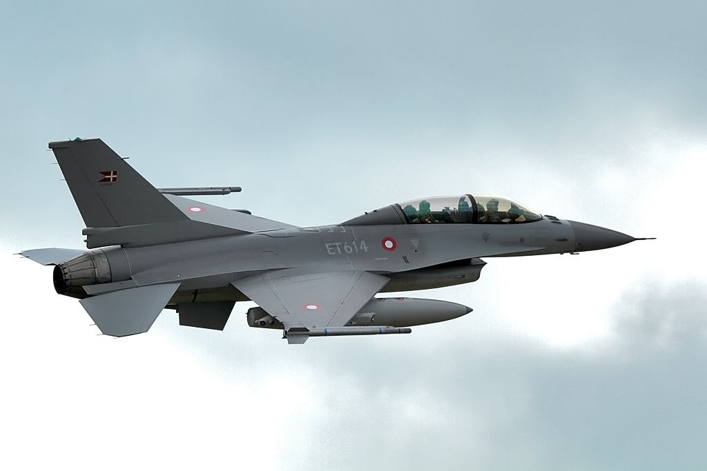 Lockheed F-16 Fighting Falcon (ET614)