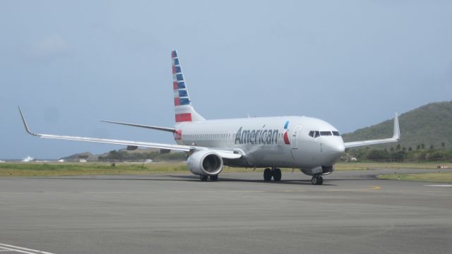 Boeing 737-800 (N951AA)