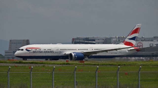 Boeing 787-8 (G-ZBKI) - May 26, 2024br /British Airways, Boeing 787 (G-ZBKI).br /G-ZBKI taxiing to RWY16L, waiting just before RWY16R(B).