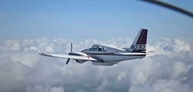 Piper Aztec (N63763)