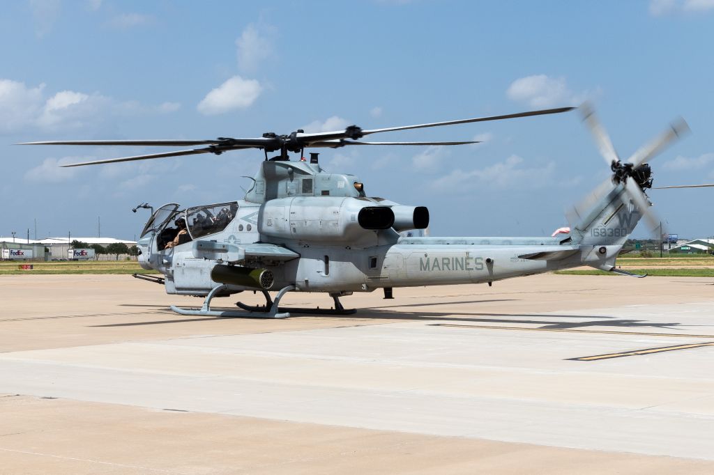 16-9380 — - First time at Kickapoo for an aircraft checkout and I heard an odd sound. Walked out of the hangar and saw this two ship of Marine Corps choppers- One AH1Z viper and a UH1Y Venom on their way to Cali. These helos belong to HMLA-773 out of Joint Base McGuire in NJ.