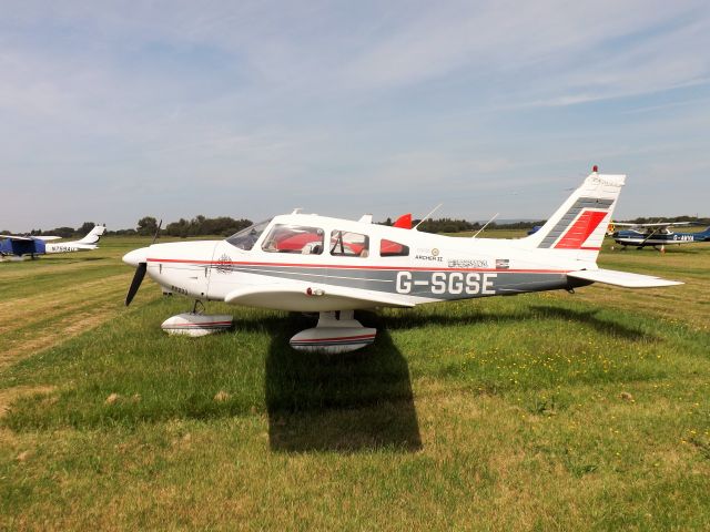 Piper Cherokee (G-SGSE)