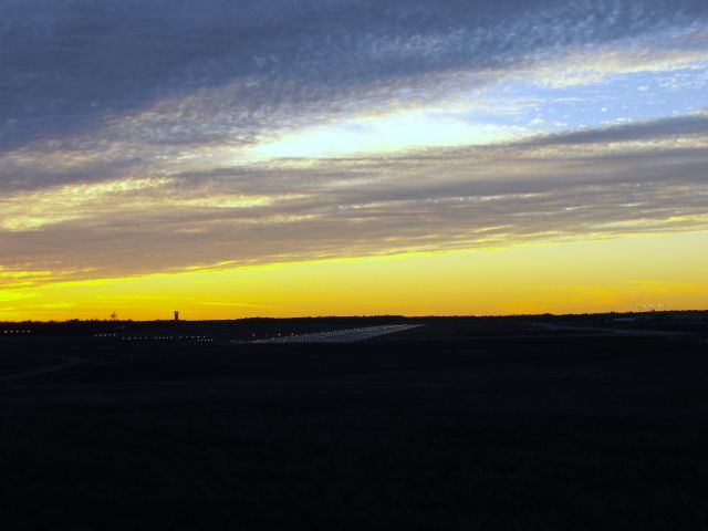 — — - Tallahassee Sunset from the approach end of RWY 27