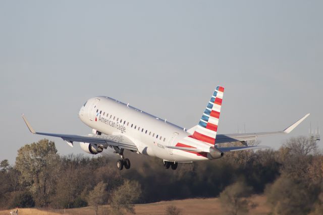 Embraer 175 (N225NN)