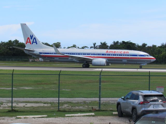 Boeing 737-800 (N921NN)