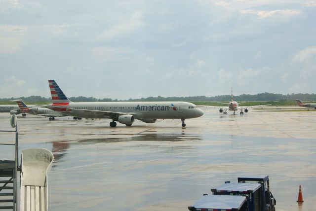 Airbus A321 (N197UW)