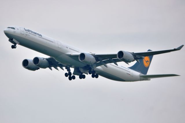 Airbus A340-600 (D-AIHF)