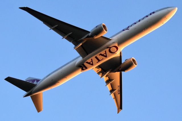 Boeing 777 (A7-BEN) - Take off from RW27R 18 Dec 2017.