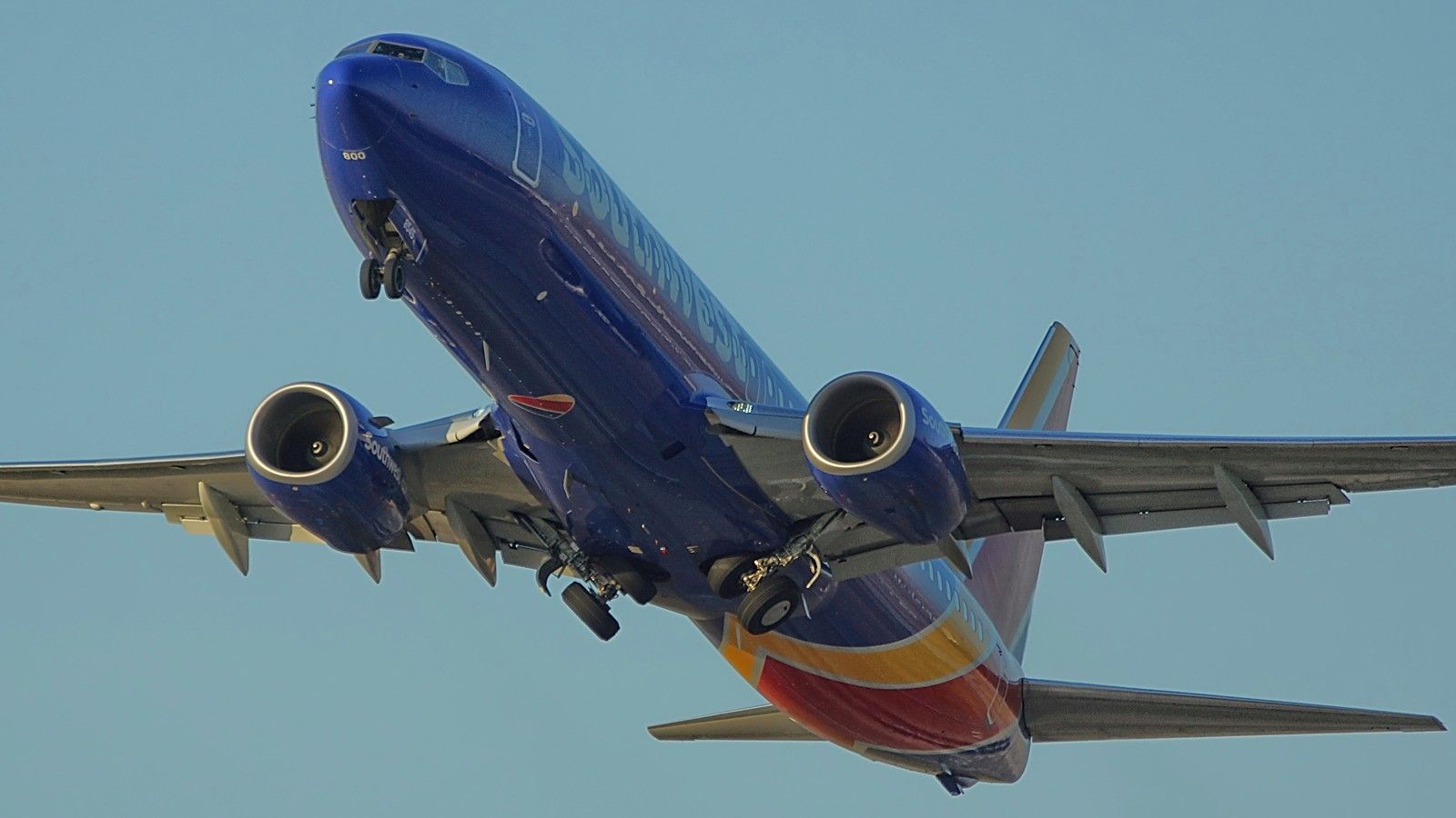 Boeing 737-800 (N8545V) - Early morning departure from 4.