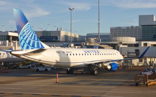 Embraer 175 (N86372)