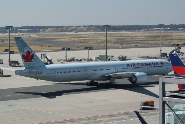 BOEING 777-300 (C-FIVO) - Air Canada B777-33ER cn35240